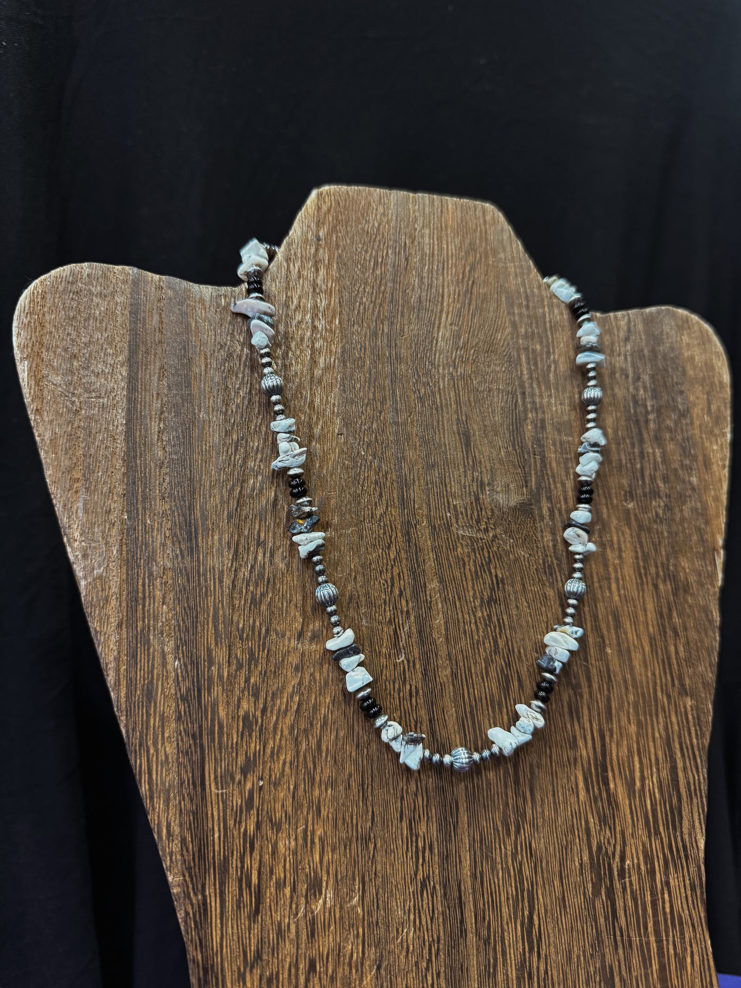 16" White Buffalo Chips & Black Onyx