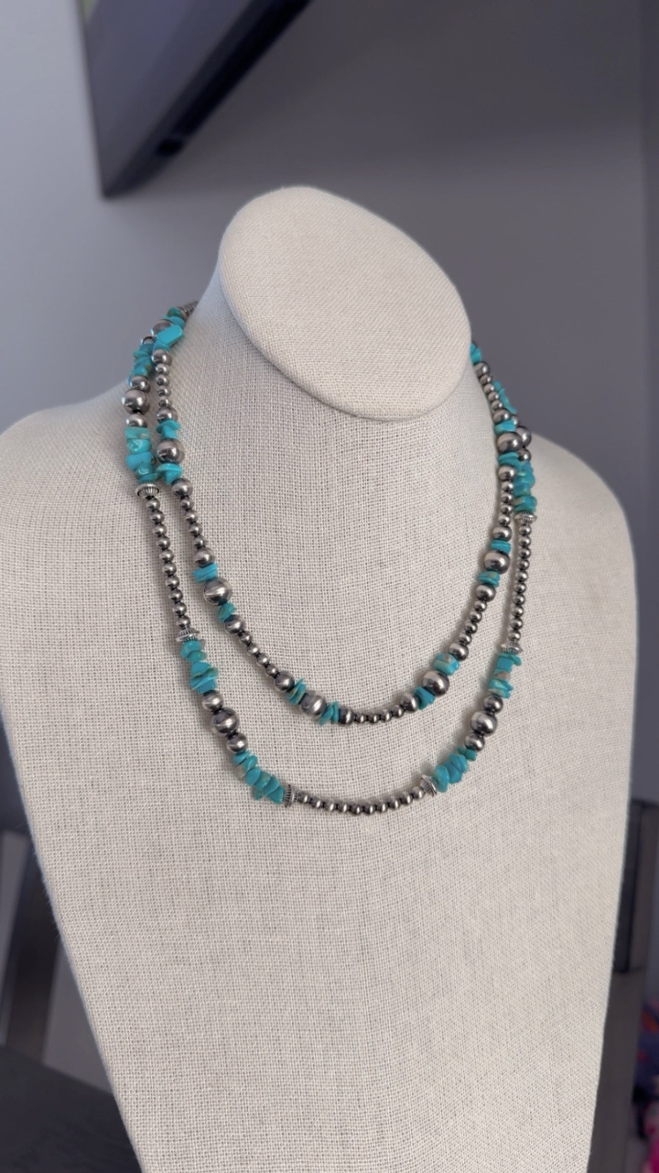 17" Turquoise Chips