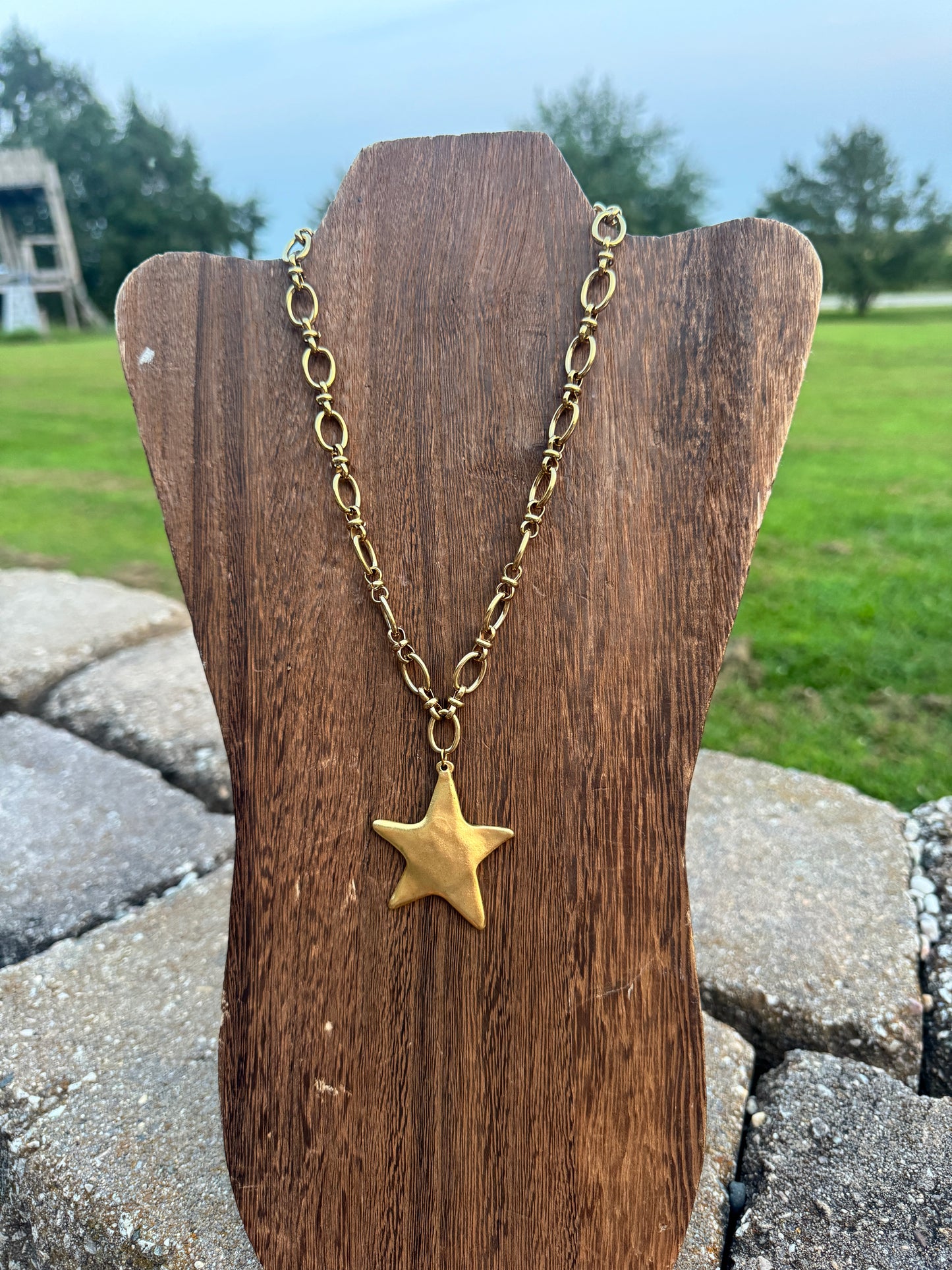 Star Pendant Necklace Gold